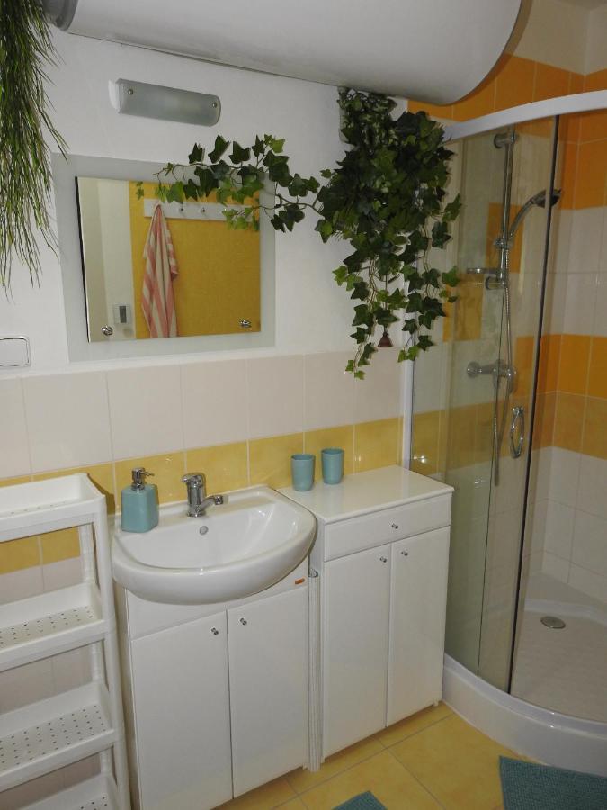 Sofia Veternik C Apartment Кремница Екстериор снимка