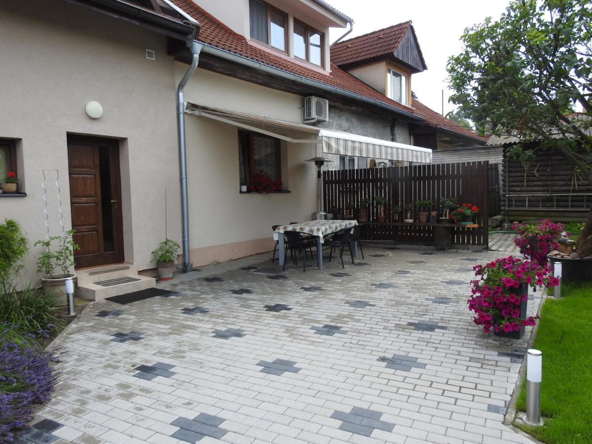 Sofia Veternik C Apartment Кремница Екстериор снимка