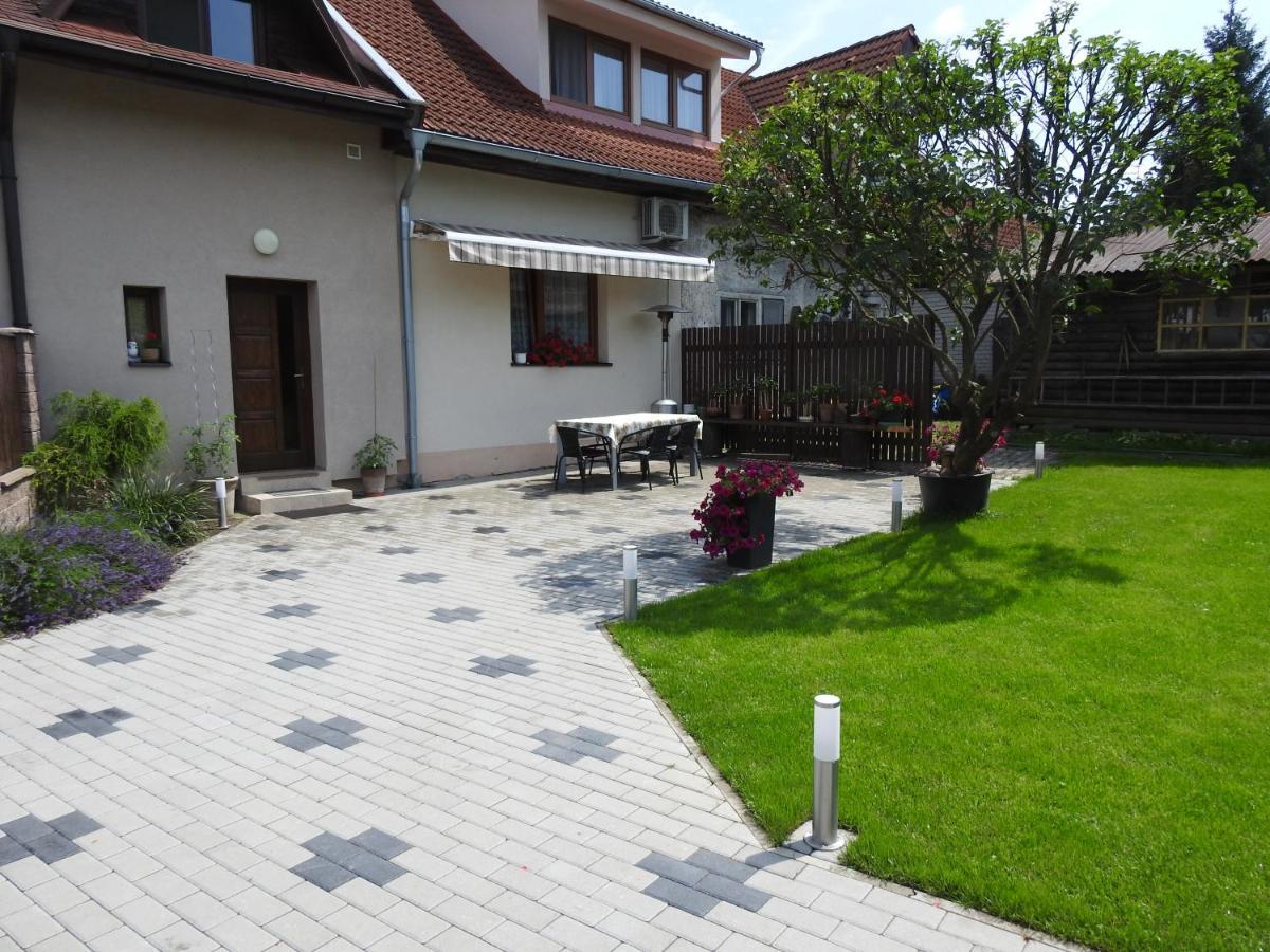 Sofia Veternik C Apartment Кремница Екстериор снимка